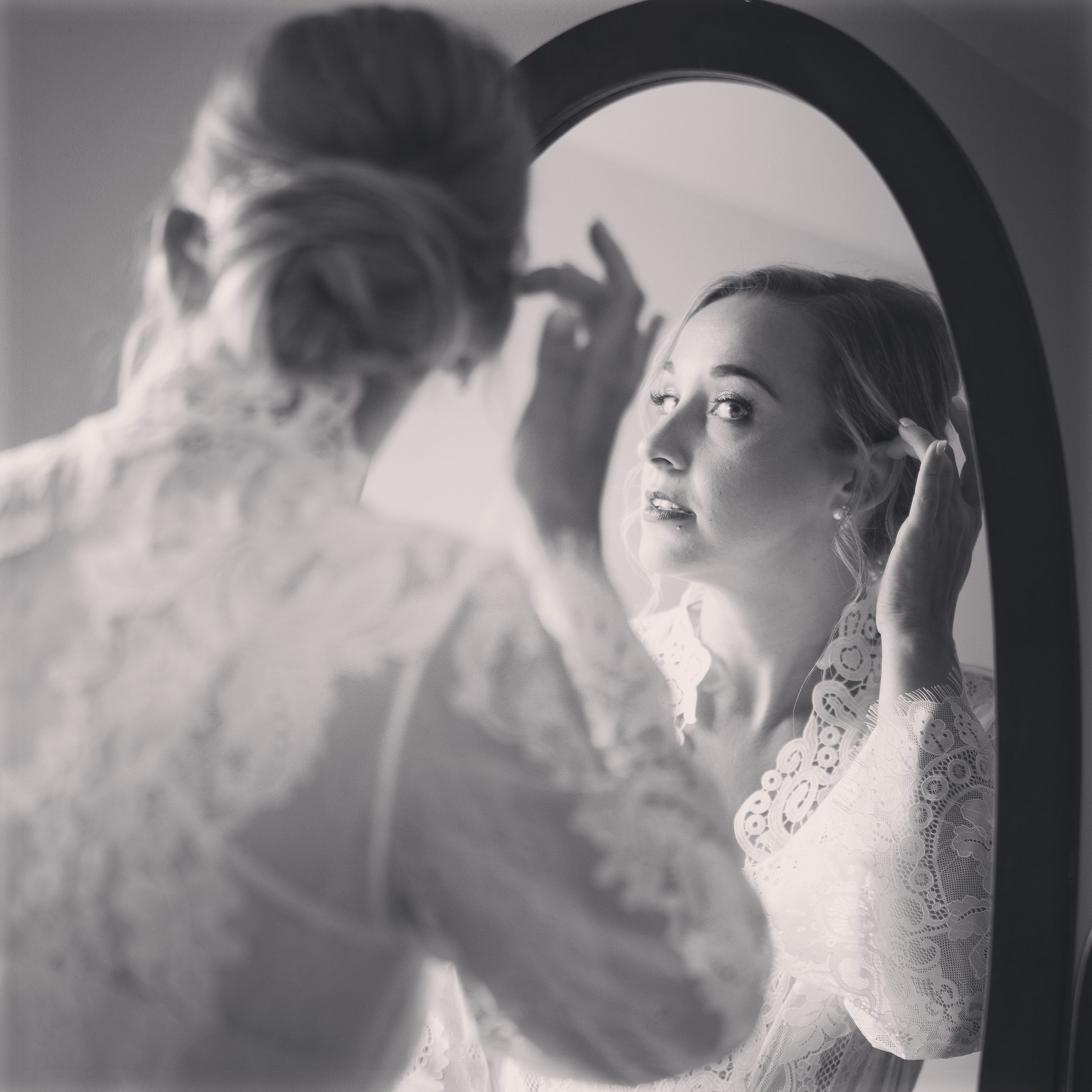Getting ready photos of a bride in a Vermont Inn before the wedding ceremony.